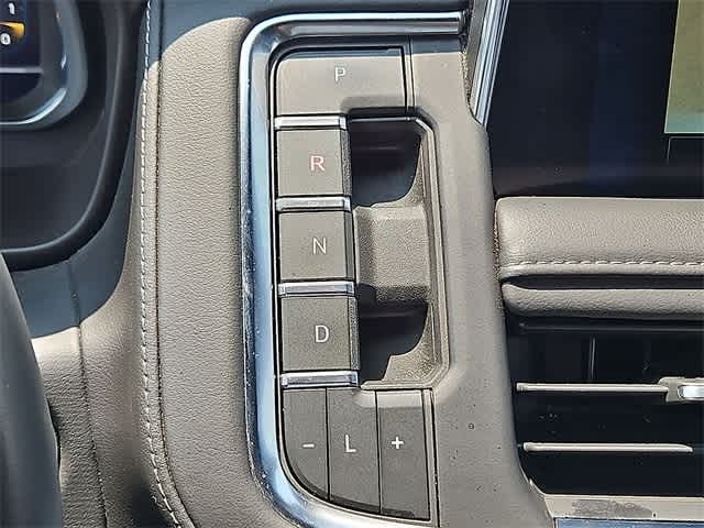 2023 Chevrolet Suburban LT 21