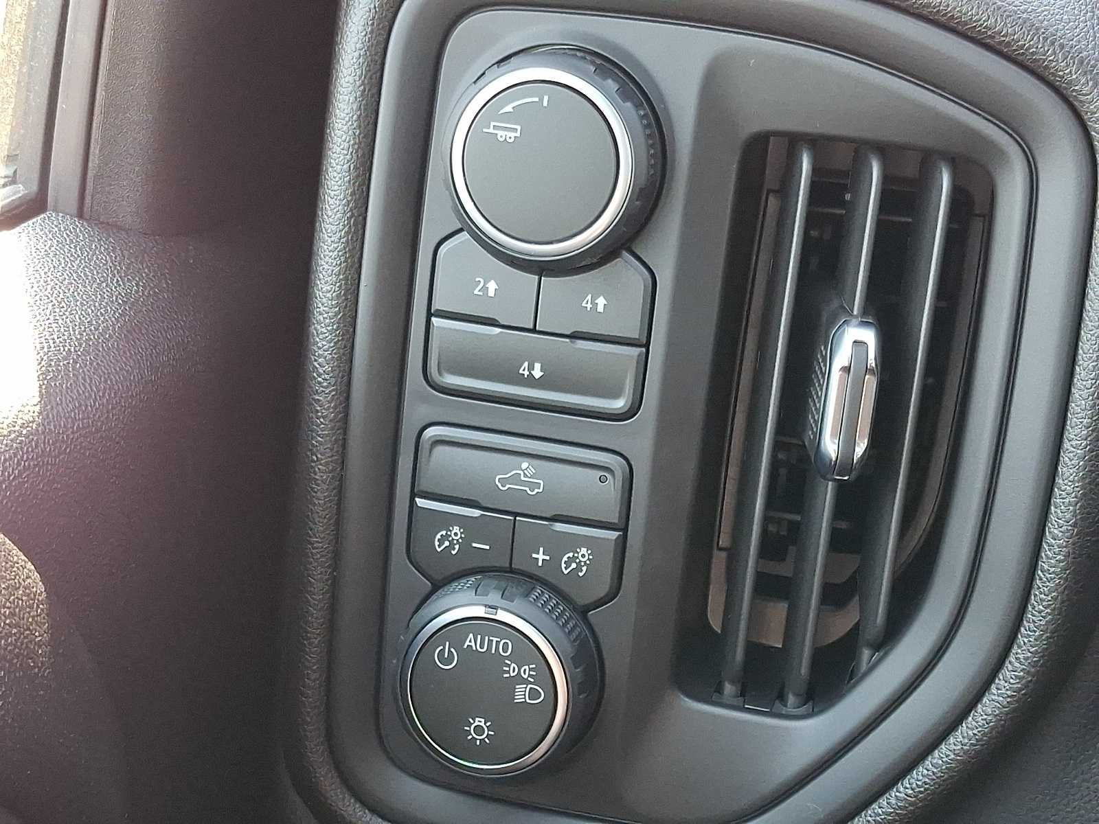 Thumbnail: 2026 Chevrolet Silverado 2500 - 18