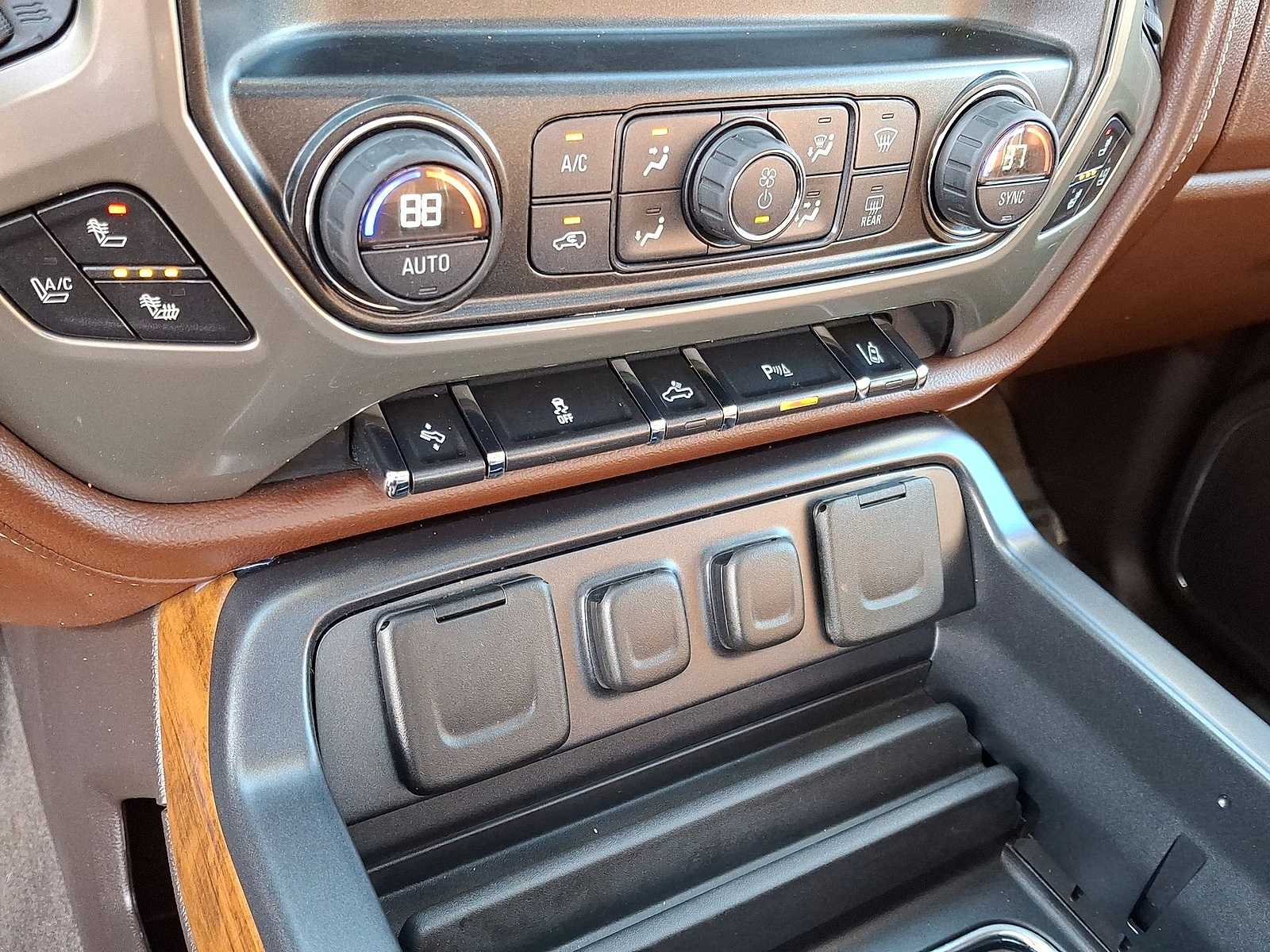 Thumbnail: 2015 Chevrolet Silverado 1500 - 22