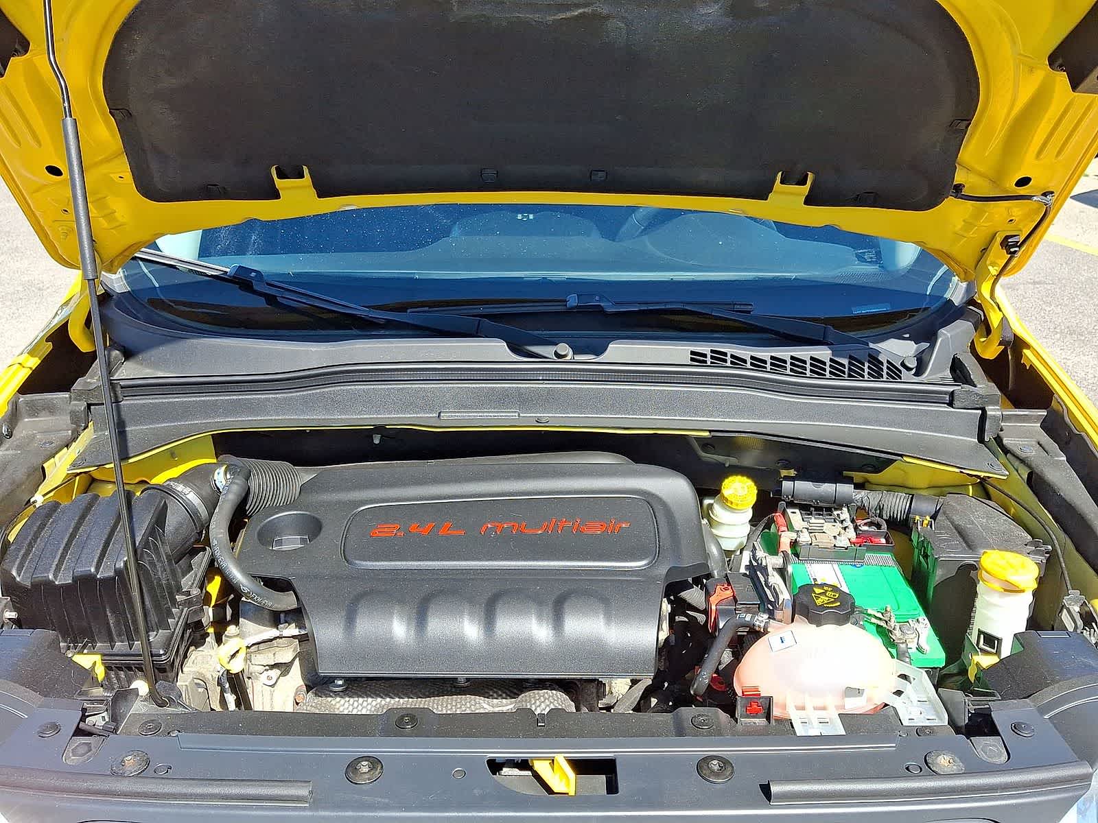 Thumbnail: 2015 Jeep Renegade - 32