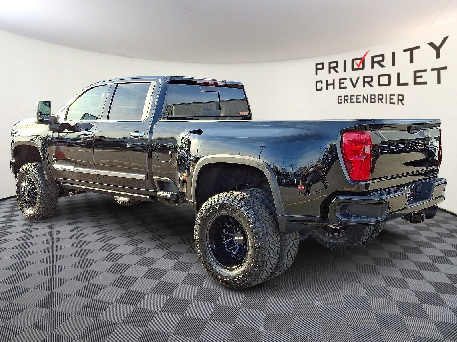 Thumbnail: 2026 Chevrolet Silverado 3500 - 6