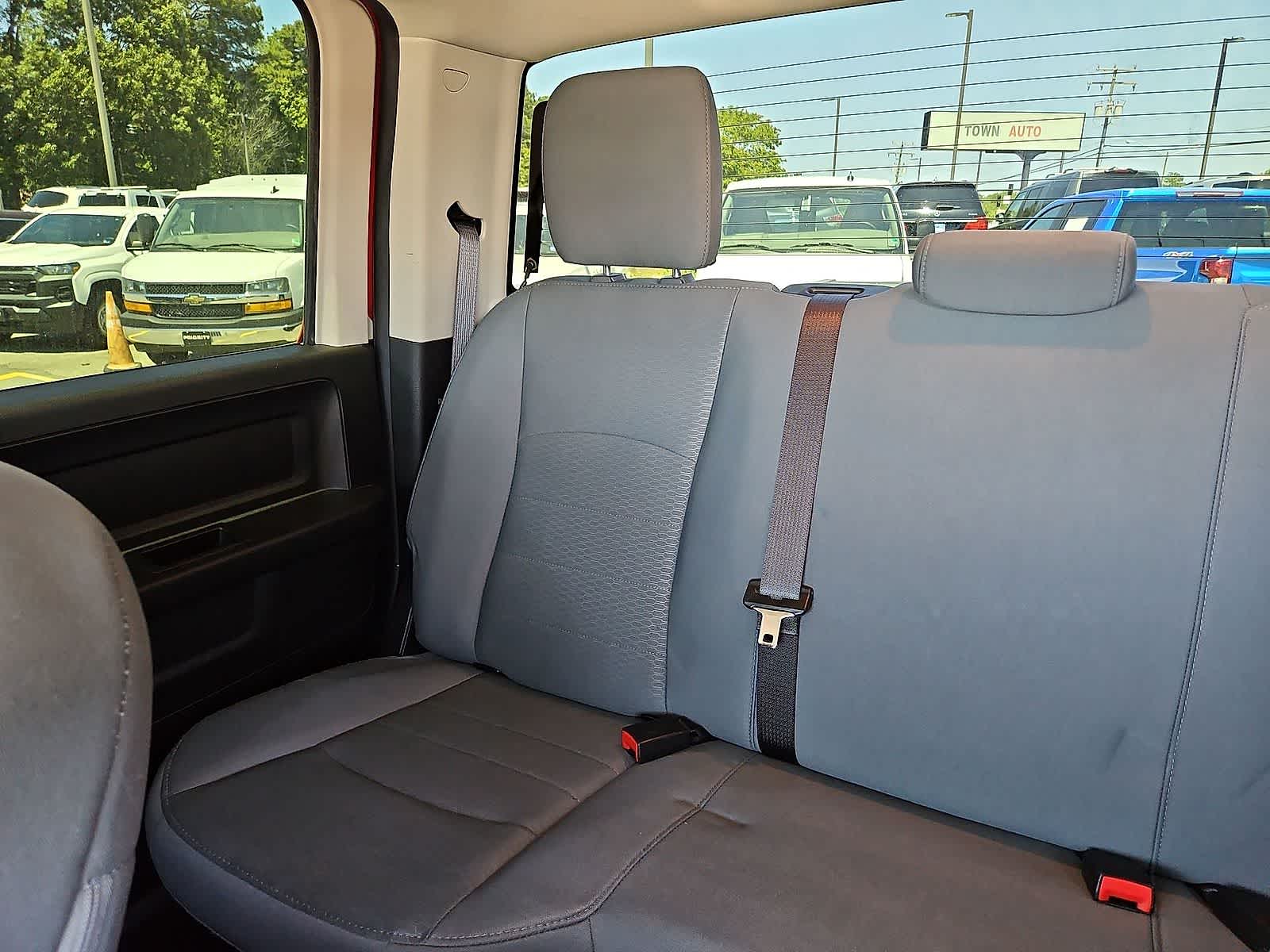 Thumbnail: 2019 RAM 1500 Classic - 13