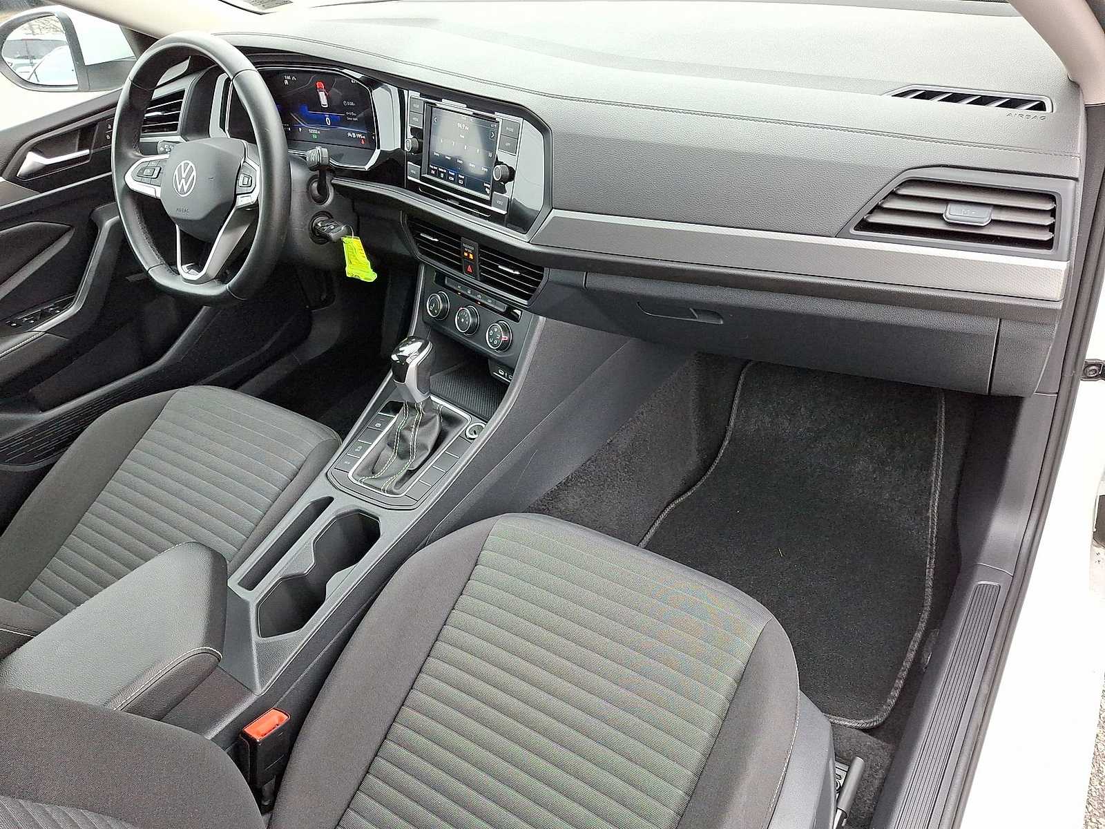 Thumbnail: 2024 Volkswagen Jetta - 31