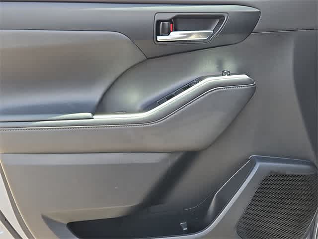 Thumbnail: 2021 Toyota Highlander - 28