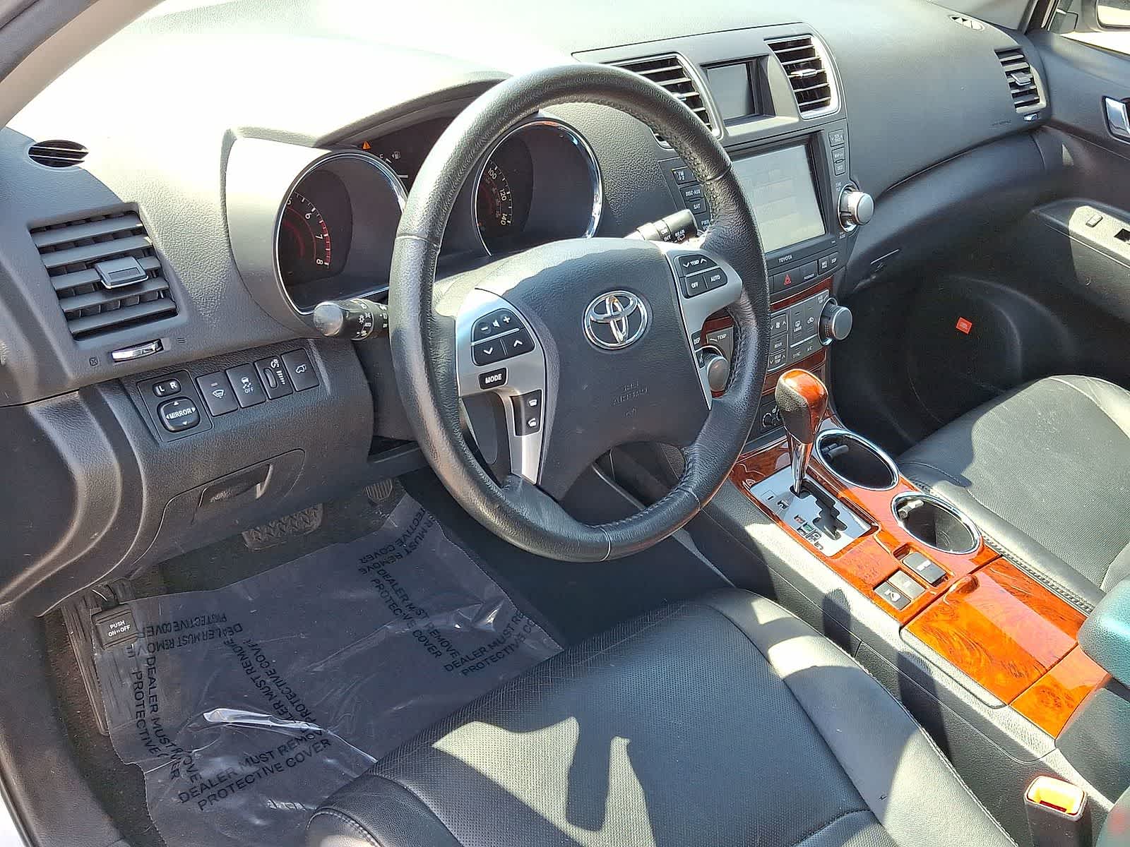 Thumbnail: 2012 Toyota Highlander - 16