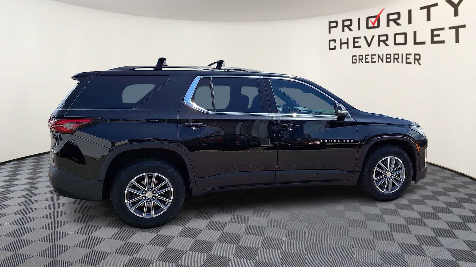 Thumbnail: 2023 Chevrolet Traverse - 9