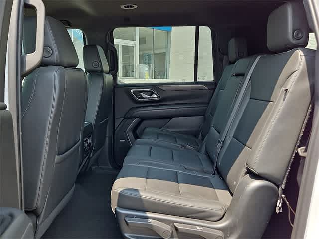 2023 Chevrolet Suburban LT 30