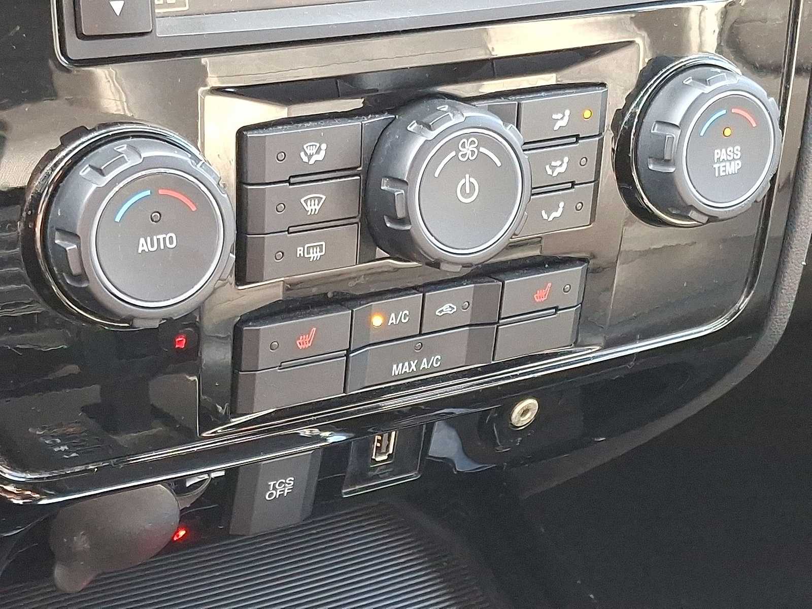 Thumbnail: 2012 Ford Escape - 23