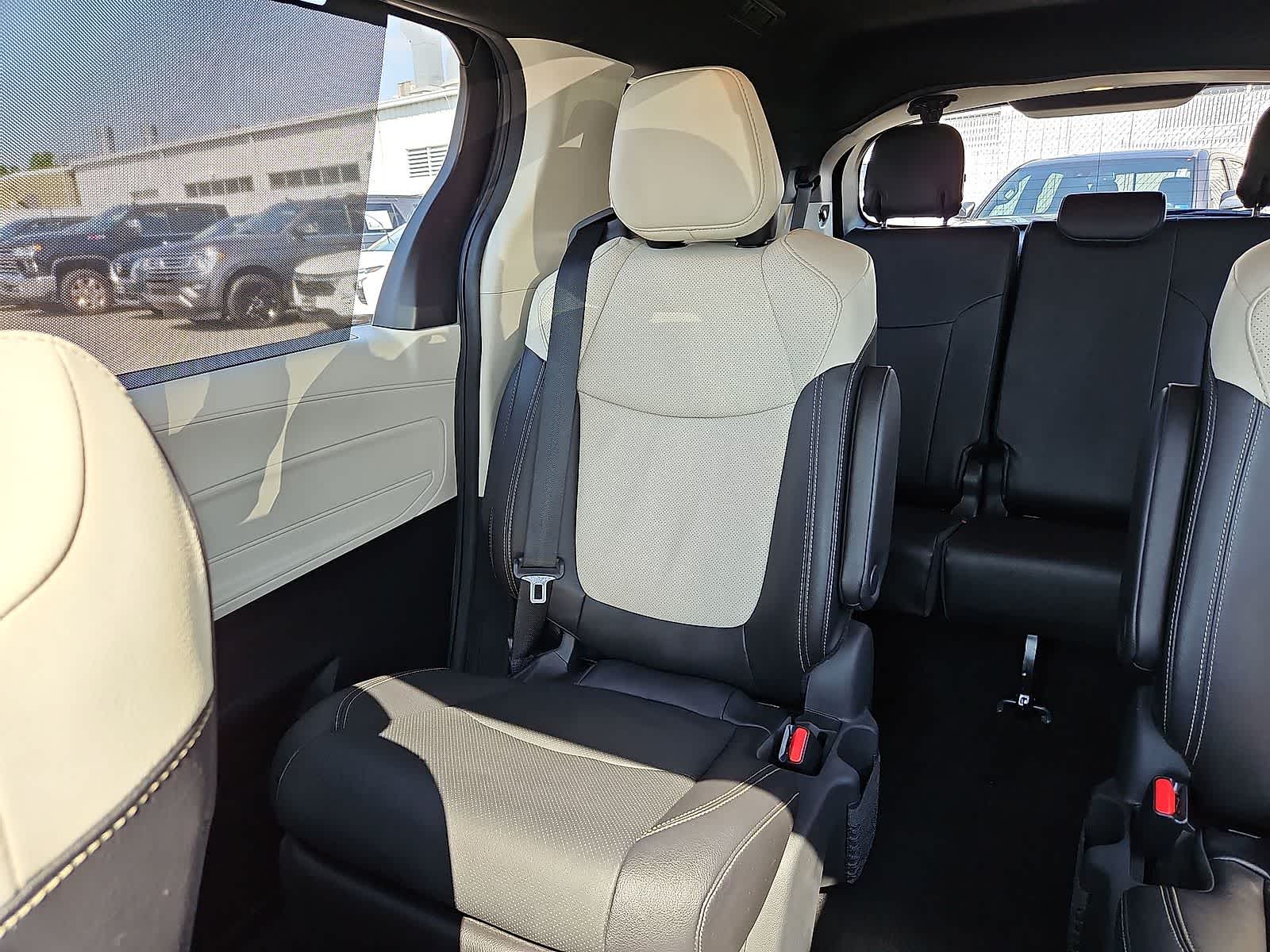 Thumbnail: 2025 Toyota Sienna - 13