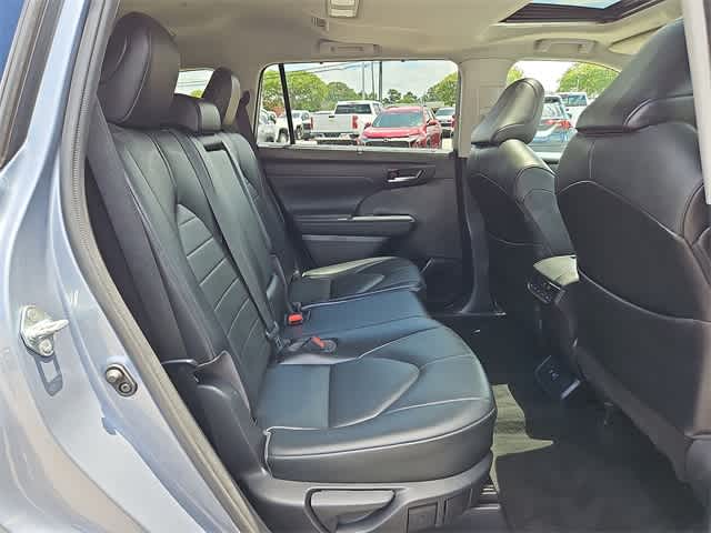 Thumbnail: 2021 Toyota Highlander - 32