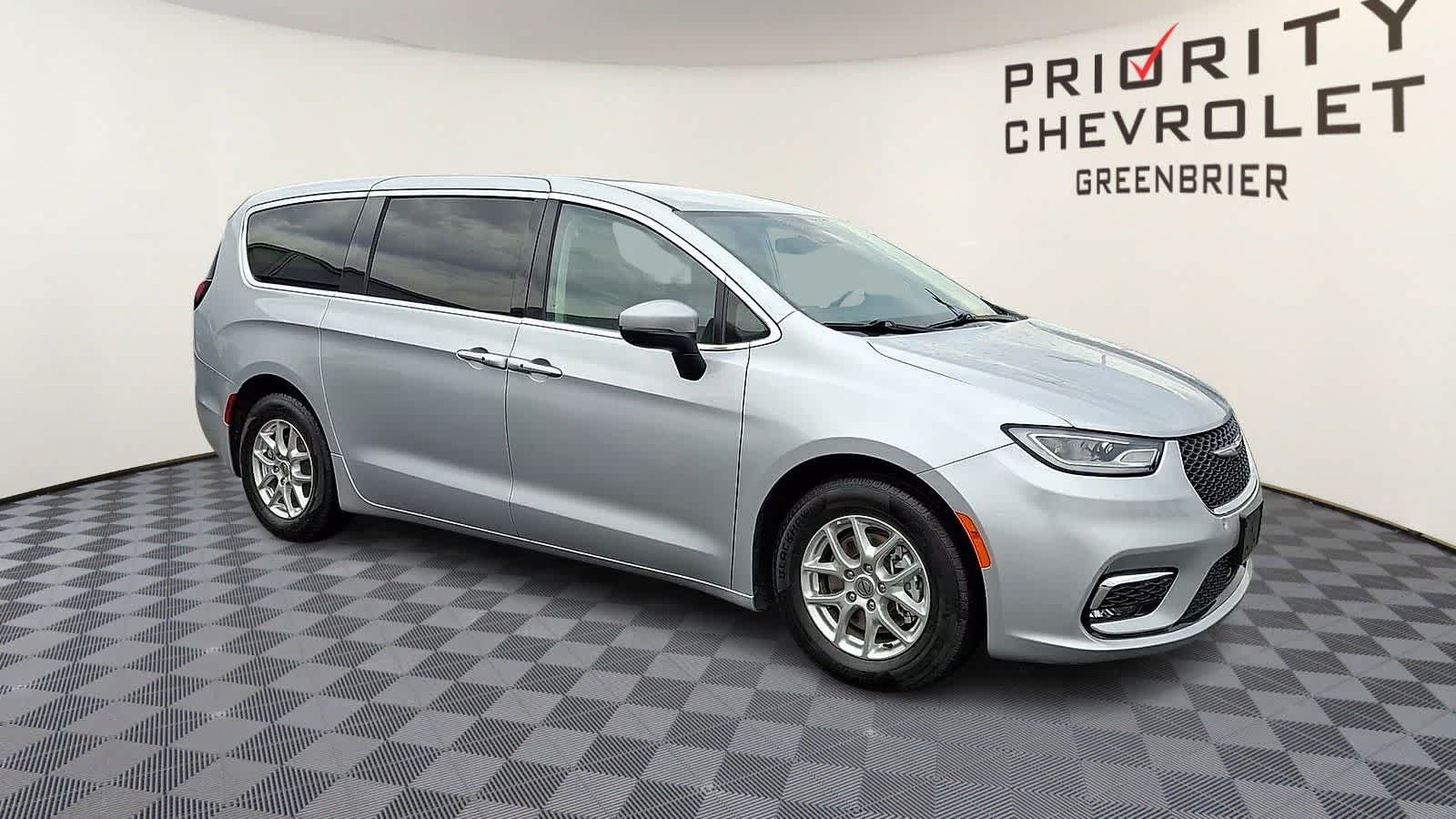 Thumbnail: 2023 Chrysler Pacifica - 2