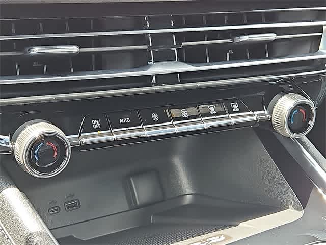 Thumbnail: 2026 Chevrolet Traverse - 14