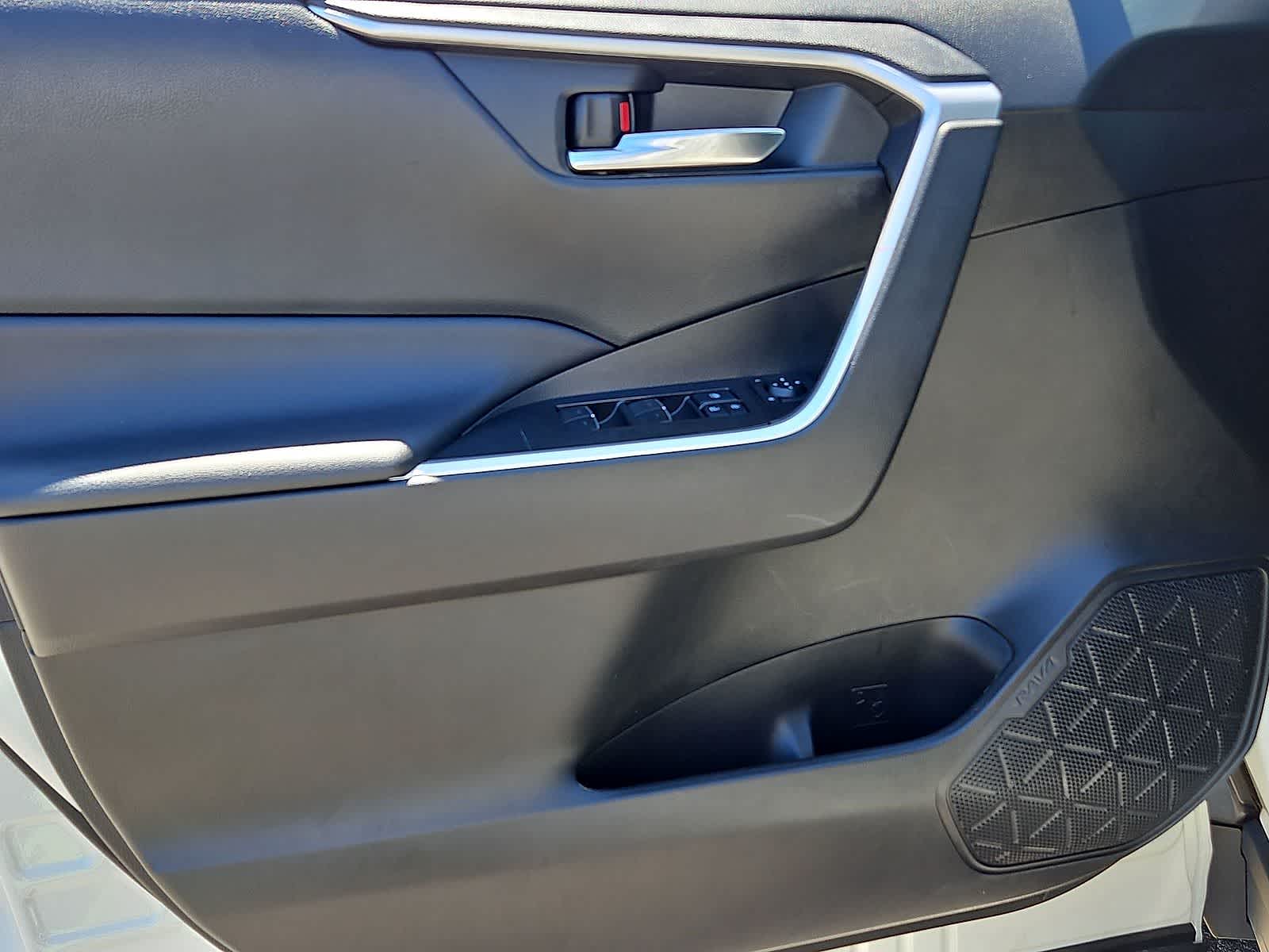 Thumbnail: 2022 Toyota RAV4 - 27