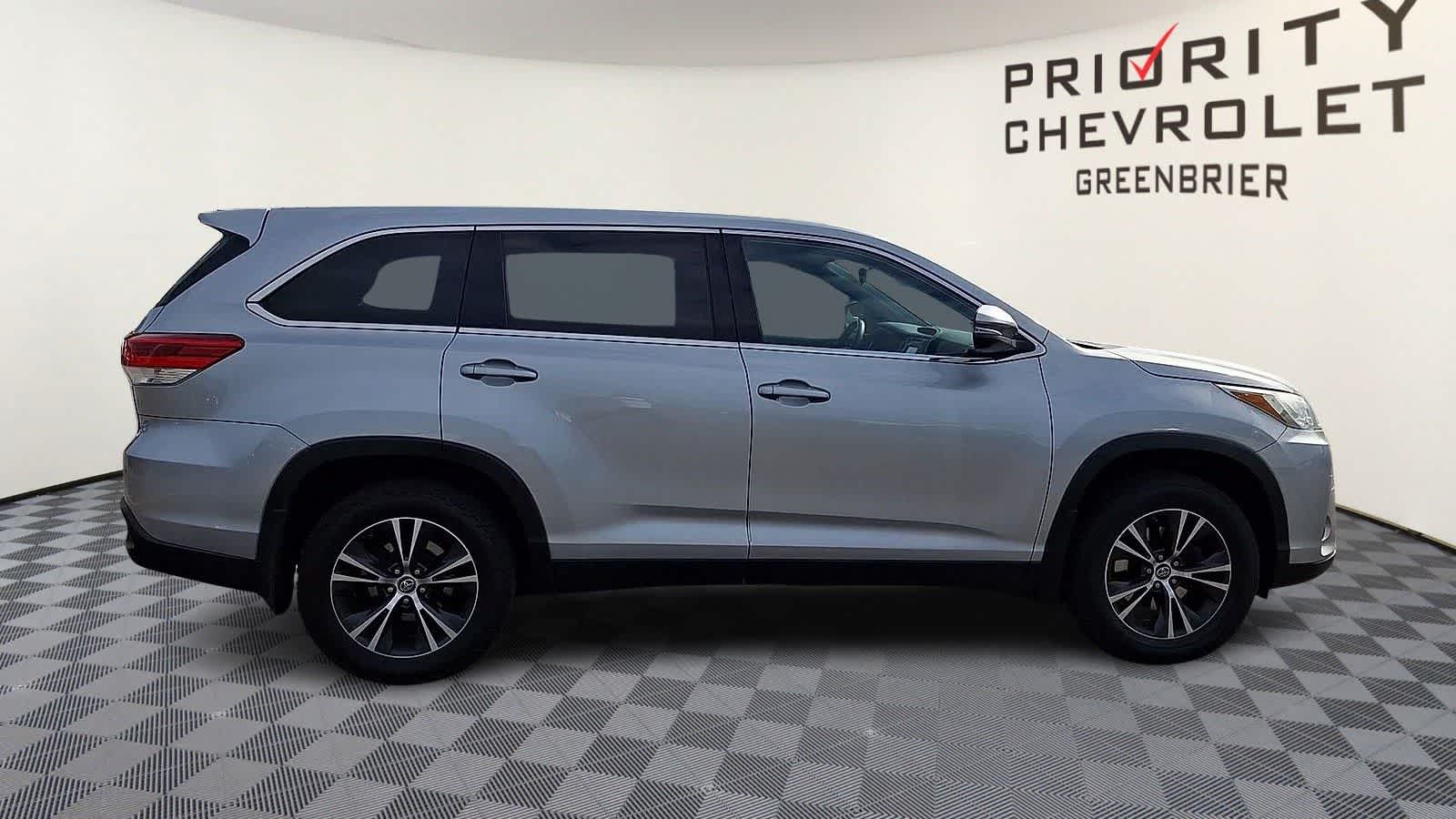Thumbnail: 2019 Toyota Highlander - 9