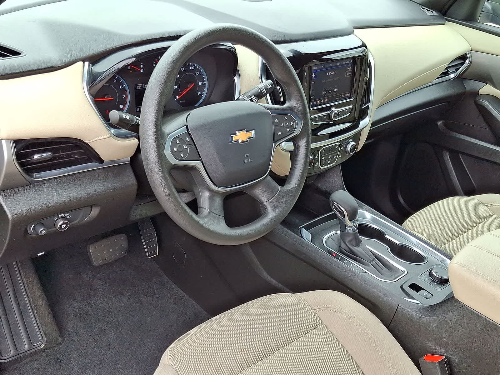 Thumbnail: 2023 Chevrolet Traverse - 16
