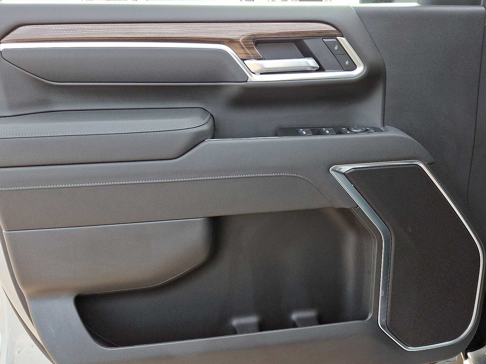 Thumbnail: 2026 Chevrolet Silverado 2500 - 8