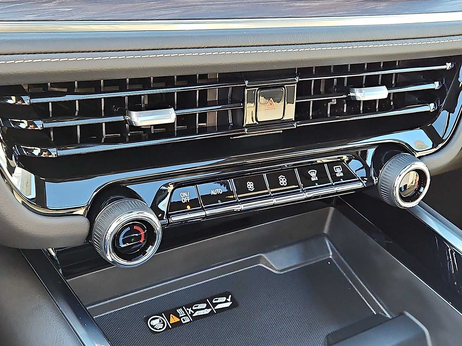 Thumbnail: 2026 Chevrolet Suburban - 11