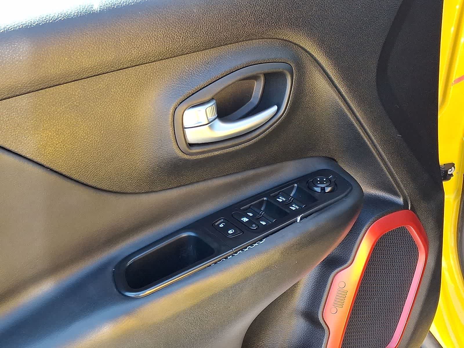 Thumbnail: 2015 Jeep Renegade - 26