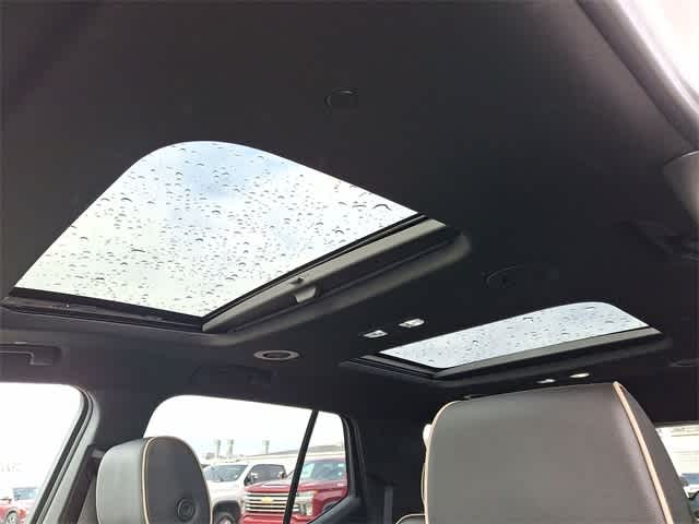 Thumbnail: 2023 Chevrolet Traverse - 25