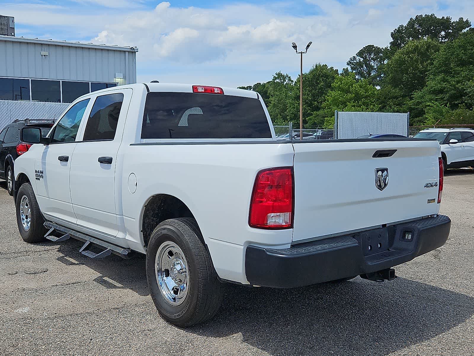 Thumbnail: 2019 RAM 1500 Classic - 4