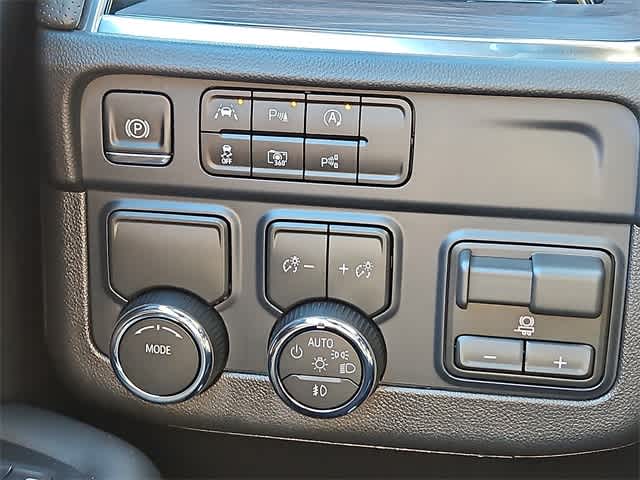 Thumbnail: 2026 Chevrolet Suburban - 20