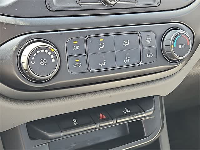 Thumbnail: 2022 Chevrolet Colorado - 22