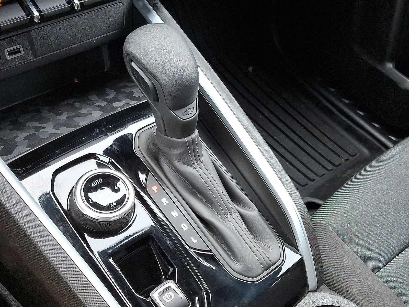 Thumbnail: 2024 Chevrolet Colorado - 21