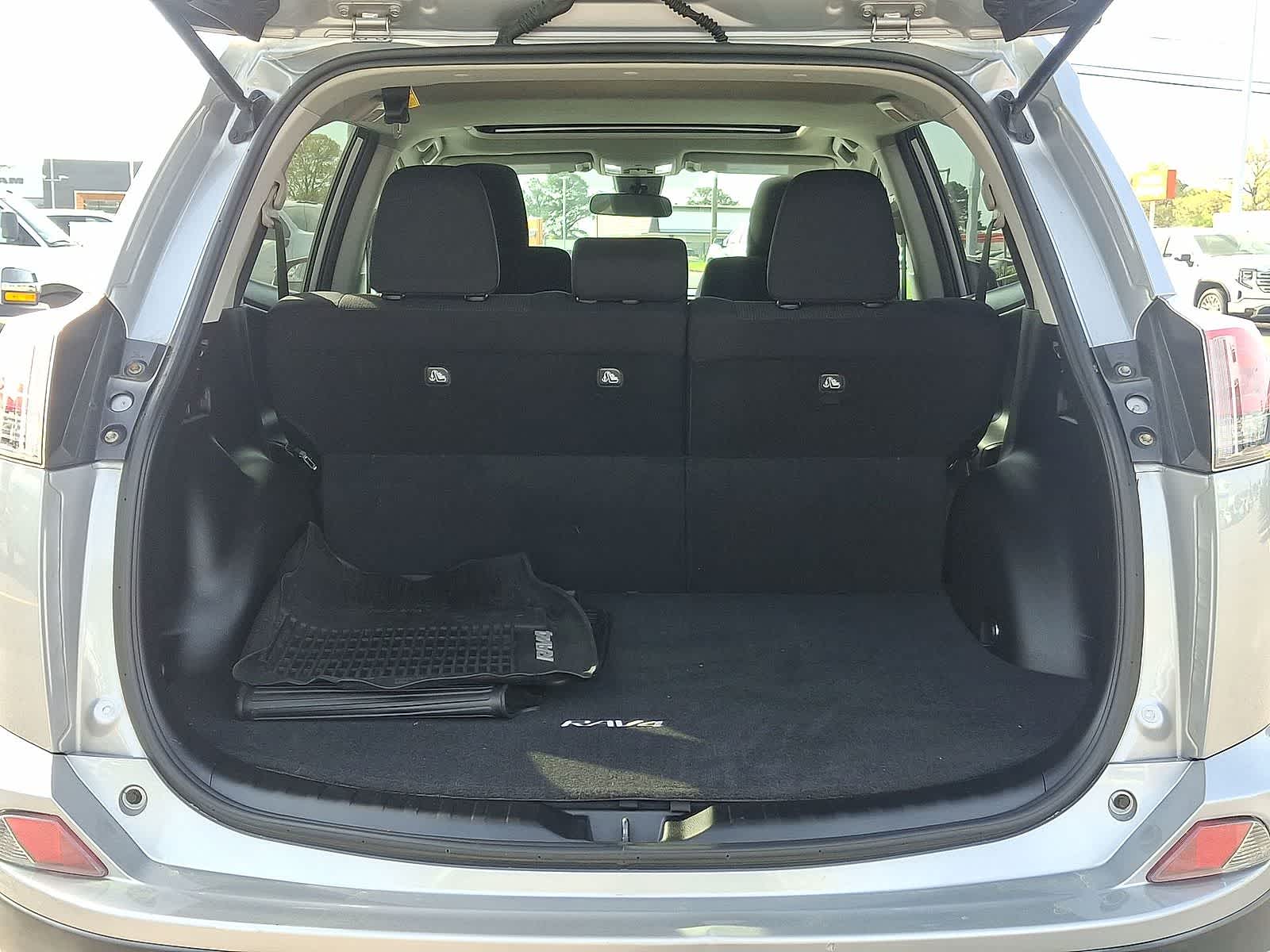 Thumbnail: 2017 Toyota RAV4 - 30