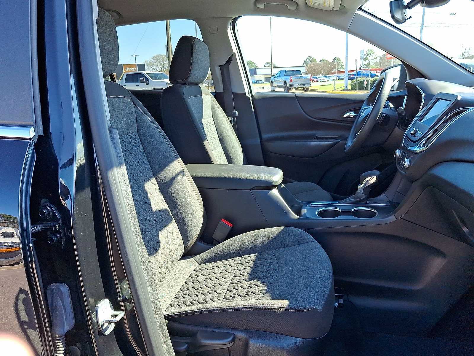 Thumbnail: 2023 Chevrolet Equinox - 32