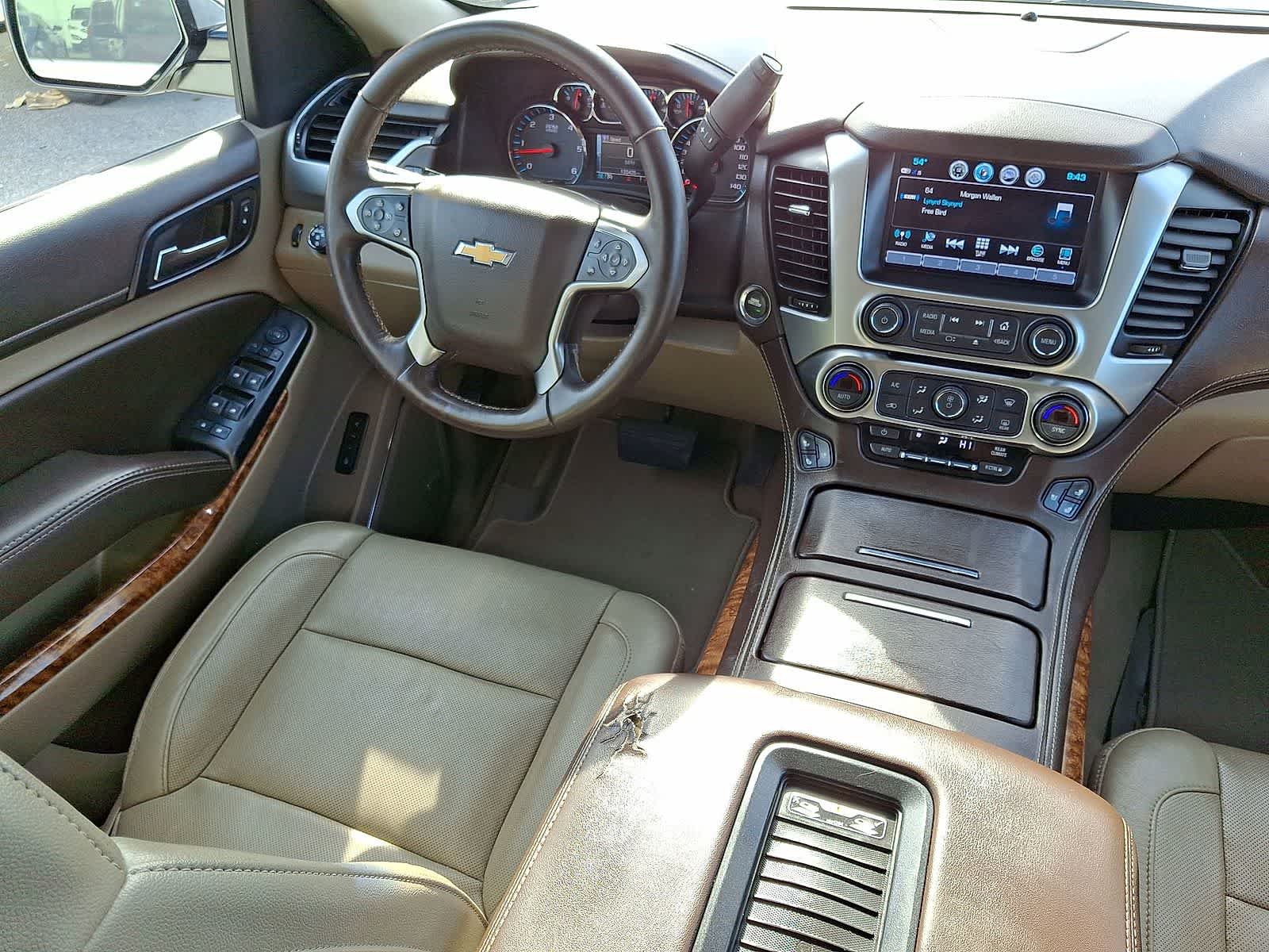 Thumbnail: 2018 Chevrolet Suburban - 10