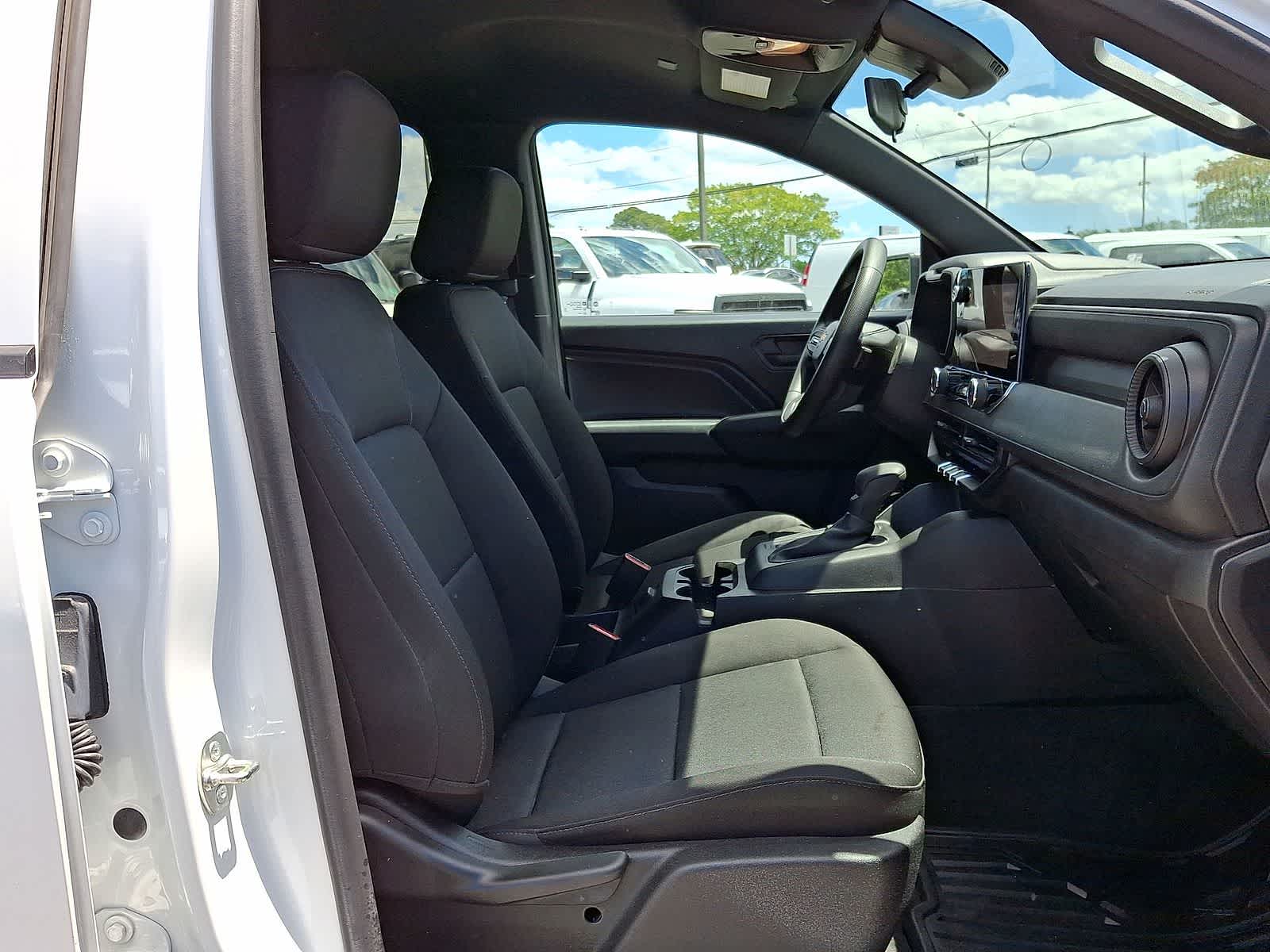 Thumbnail: 2024 Chevrolet Colorado - 31