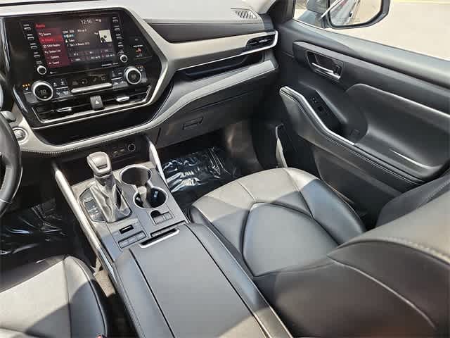 Thumbnail: 2021 Toyota Highlander - 12