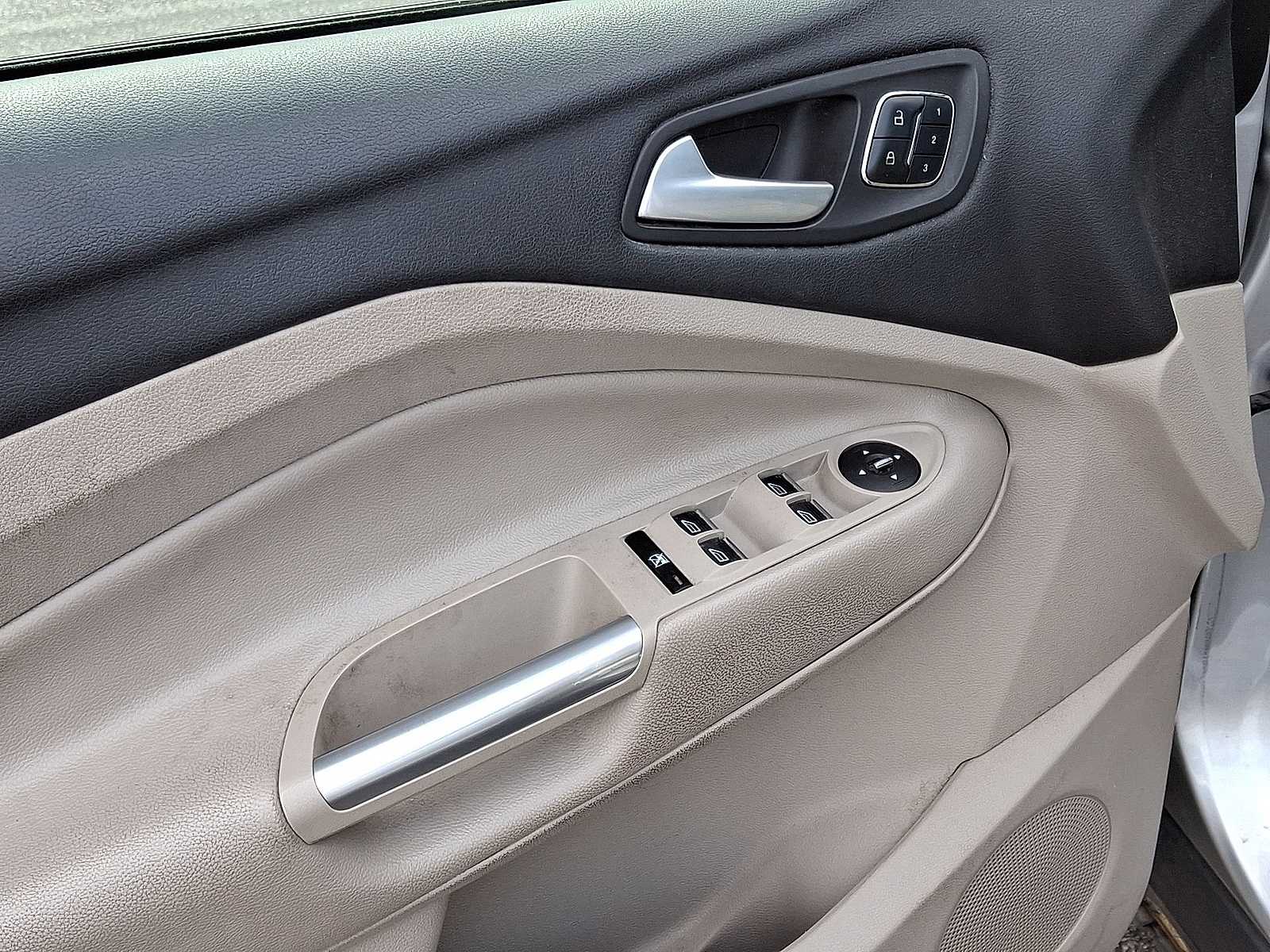 Thumbnail: 2015 Ford Escape - 29