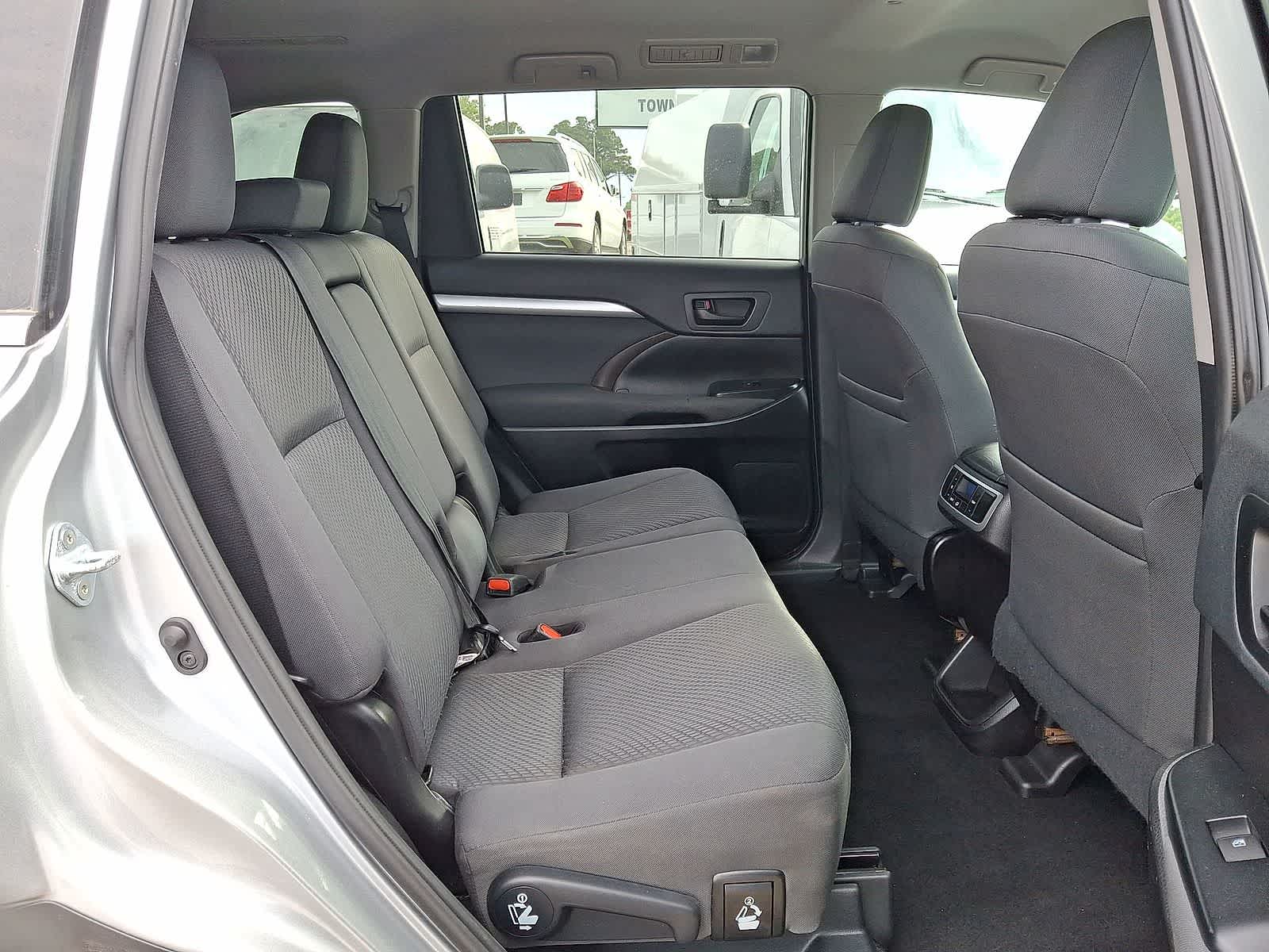 Thumbnail: 2019 Toyota Highlander - 30