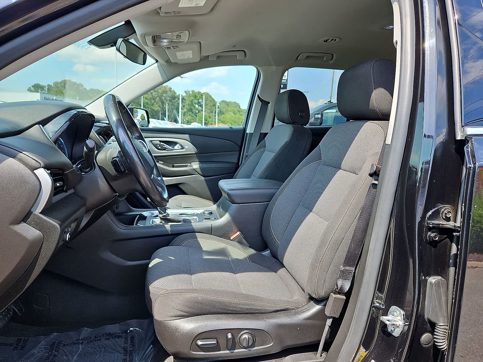 Thumbnail: 2019 Chevrolet Traverse - 24