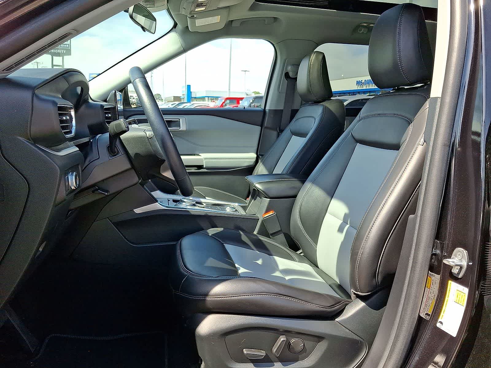 Thumbnail: 2022 Ford Explorer - 26