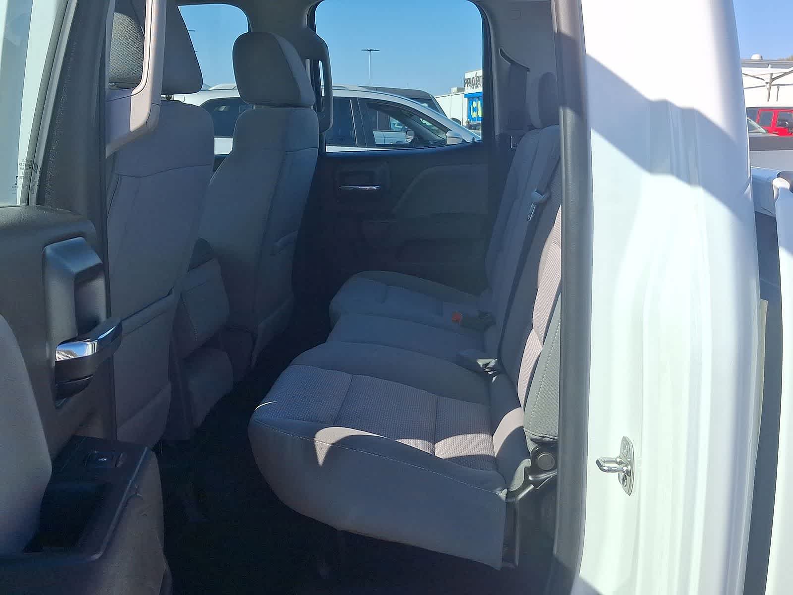 Thumbnail: 2018 Chevrolet Silverado 1500 - 32