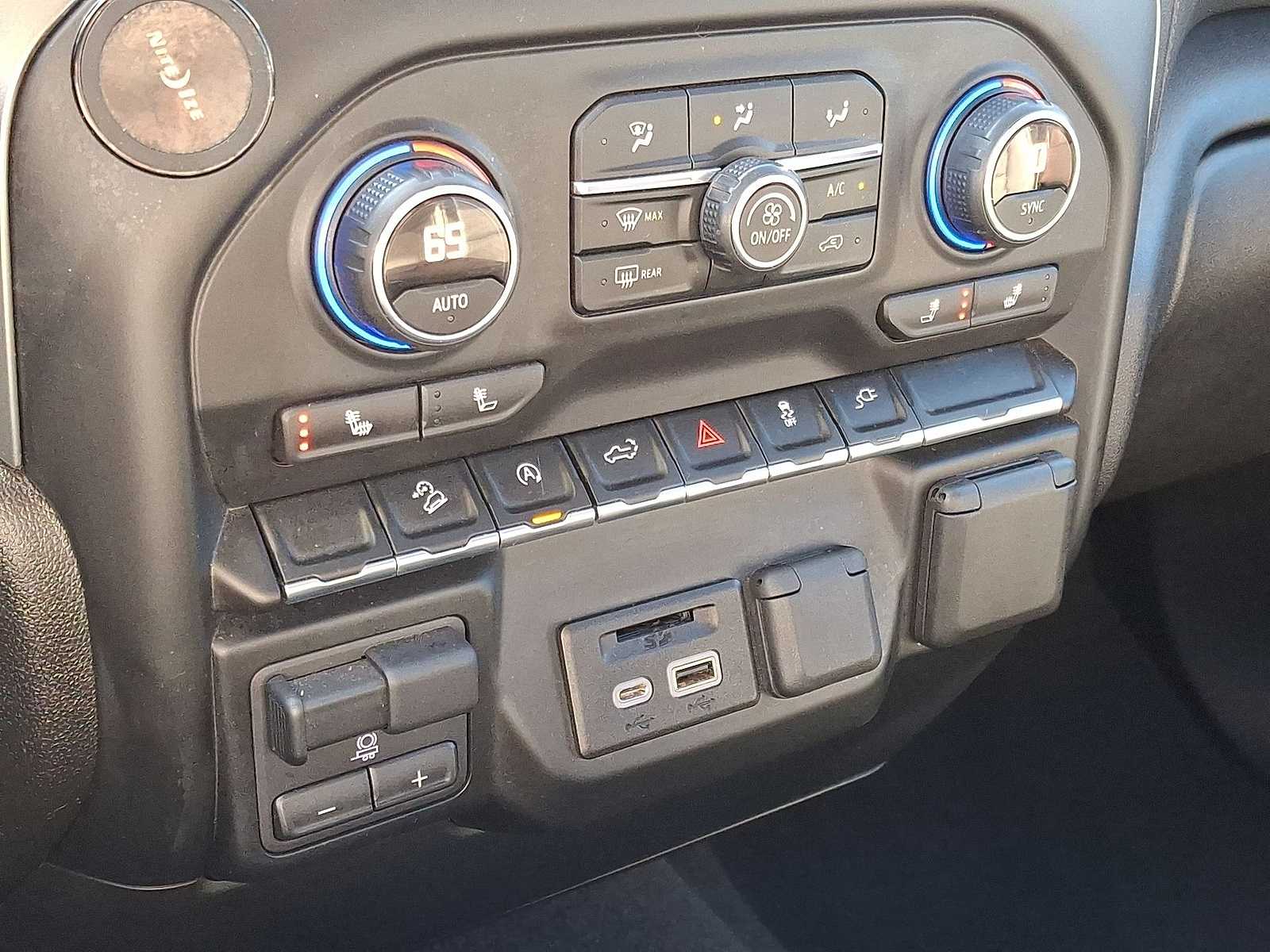 Thumbnail: 2019 Chevrolet Silverado 1500 - 23