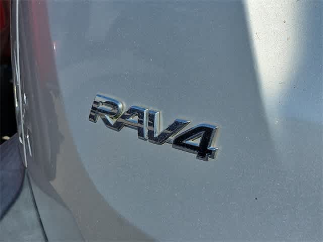 Thumbnail: 2015 Toyota RAV4 - 9