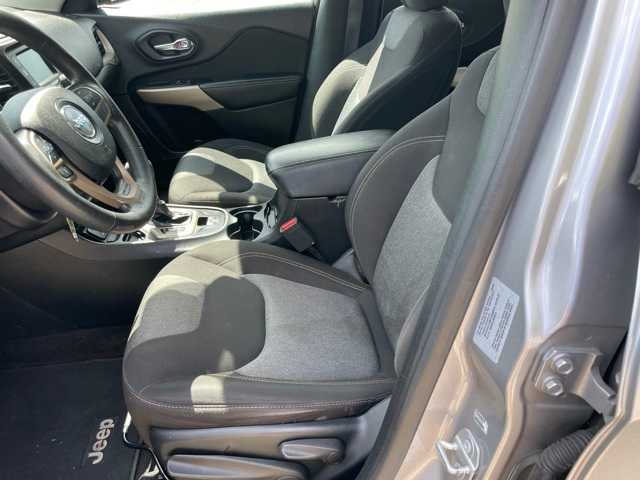 Thumbnail: 2017 Jeep Cherokee - 10