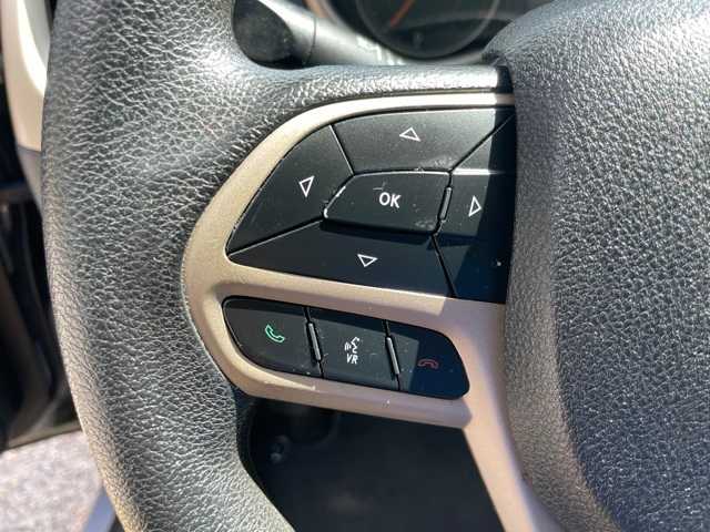 Thumbnail: 2017 Jeep Cherokee - 16