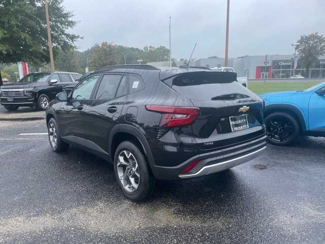 Thumbnail: 2025 Chevrolet Trax - 3