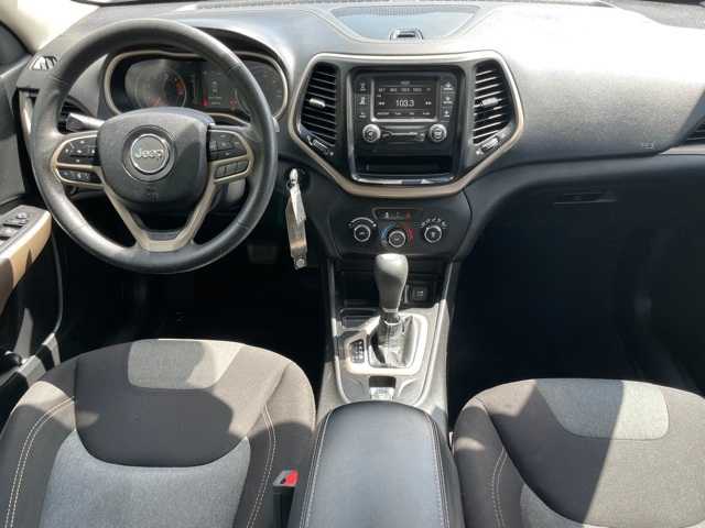 Thumbnail: 2017 Jeep Cherokee - 9