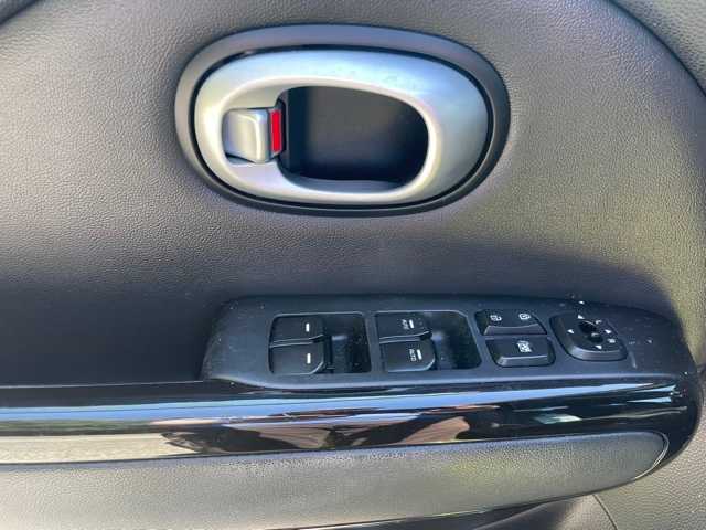 Thumbnail: 2015 Kia Soul - 12