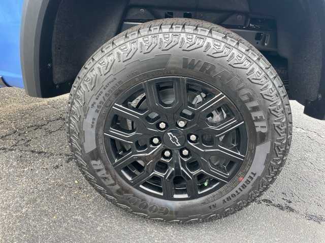 Thumbnail: 2026 Chevrolet Colorado - 10