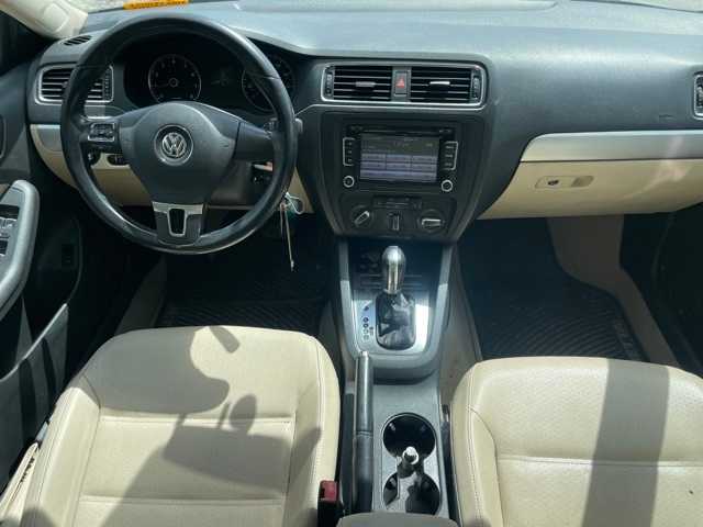 Thumbnail: 2013 Volkswagen Jetta - 9