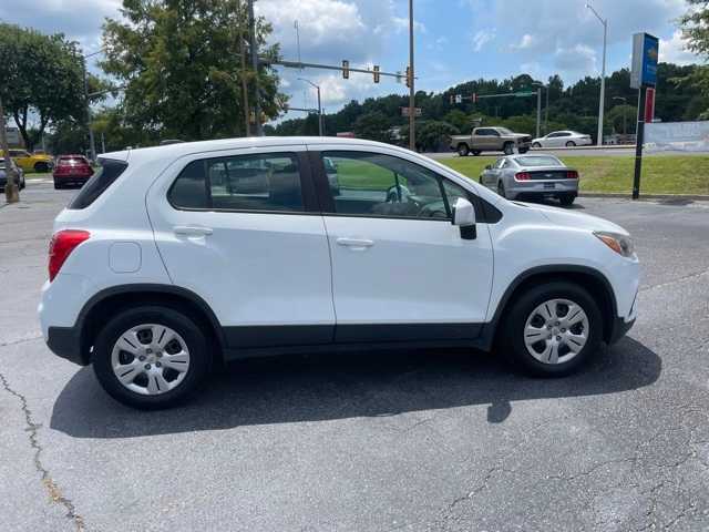 Thumbnail: 2017 Chevrolet Trax - 6