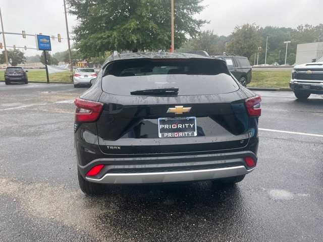 Thumbnail: 2025 Chevrolet Trax - 4