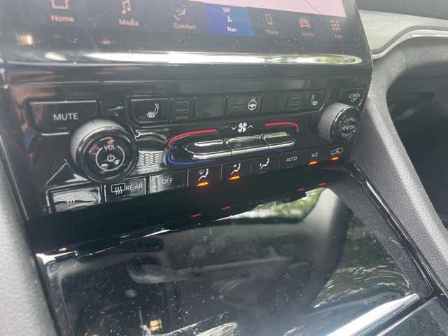 Thumbnail: 2022 Jeep Grand Cherokee - 21