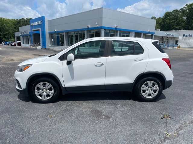 Thumbnail: 2017 Chevrolet Trax - 2